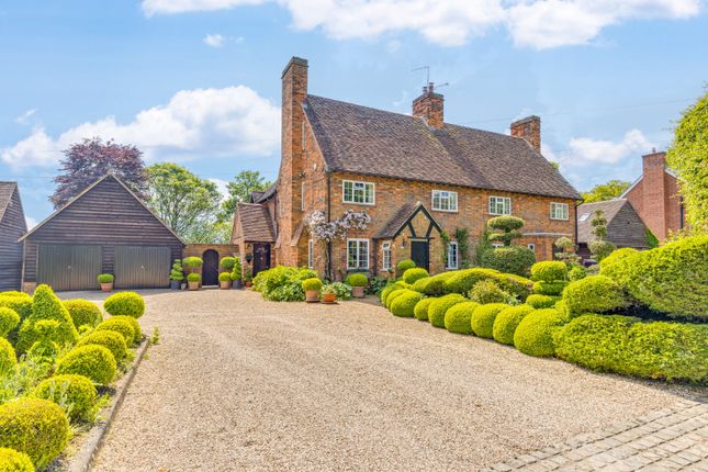 Slip Lane, Old Knebworth... 4 bed semi