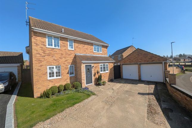 Home Close, Corby NN18 4 bed detached house for sale