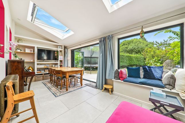 Mill Croft Estate, Pool in... 4 bed semi