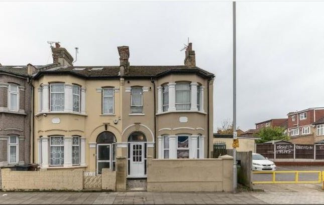 Fanshawe Avenue, Barking 3 bed flat for sale