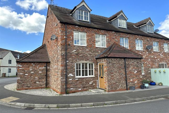 Cambrian Way, North Hykeham, Lincoln 4 bed semi