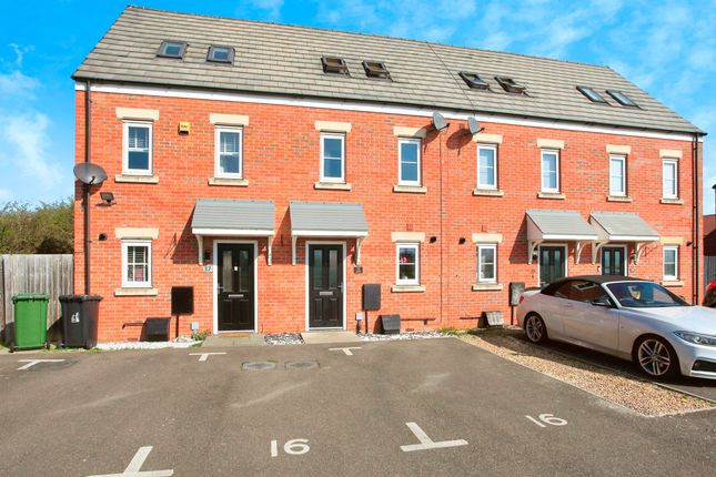 3 bedroom town house for sale