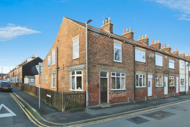 Westgate, Driffield YO25 4 bed end of terrace house for sale