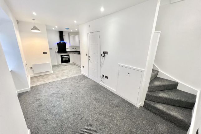 2 bedroom detached house for sale