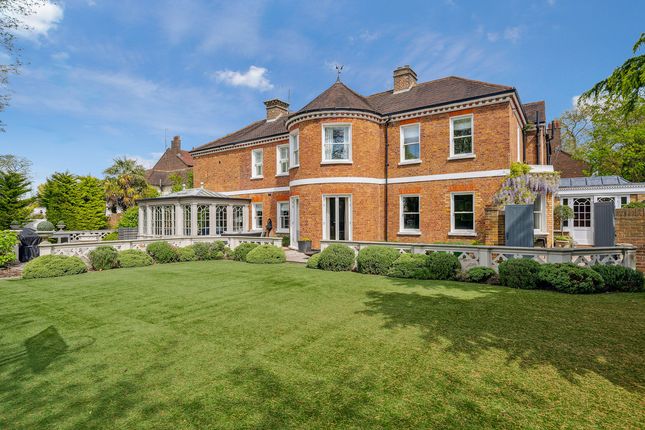 5 bed detached house
