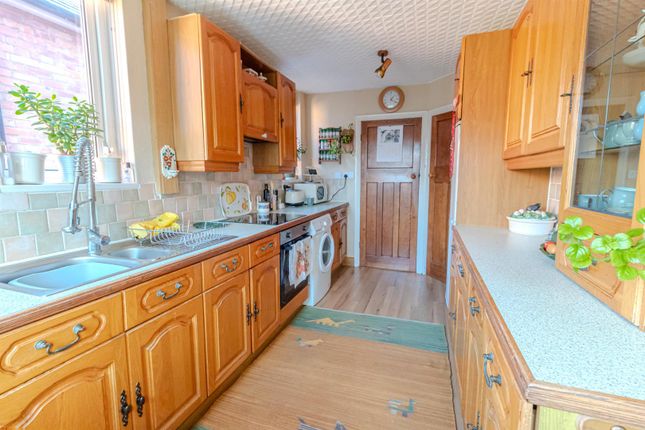 Yvonne Crescent, Carlton, Nottingham 3 bed semi