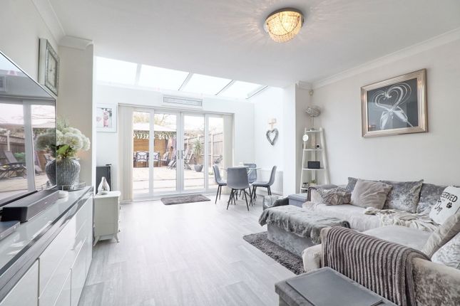 Harper Close, Grays RM16 4 bed end of terrace house for sale