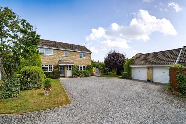 Chamberlain Road, Chippenham 4 bed detached house for sale