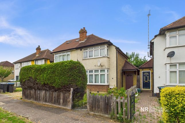 Oakcroft Road, Chessington, Surrey. KT9 2 bed semi