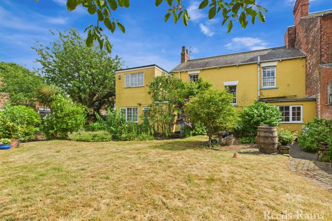 5 bedroom semi-detached house for sale