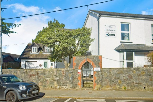 6 bedroom semi-detached house for sale