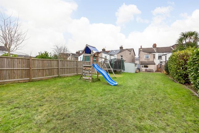 3 bed end terrace house