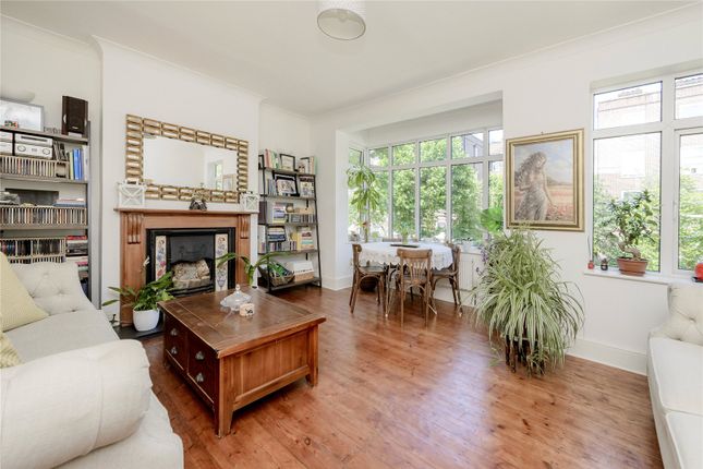 Dalgarno Gardens, NORTH KENSINGTON... 2 bed flat for sale