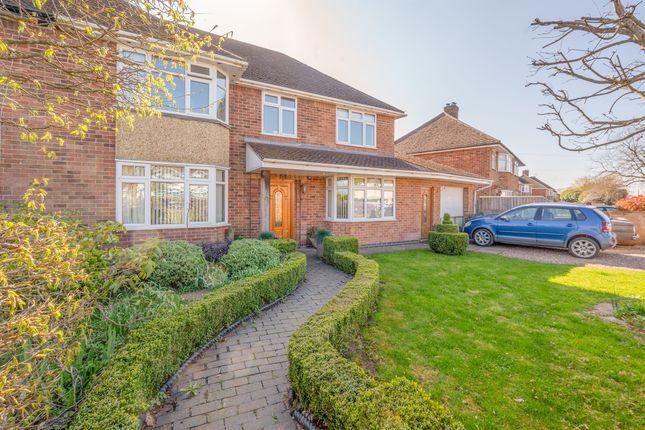 5 bedroom semi-detached house for sale
