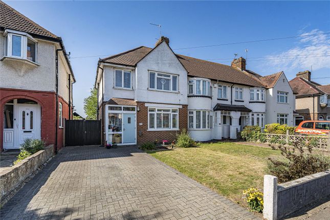 Central Avenue, Hounslow 3 bed end of terrace house for sale