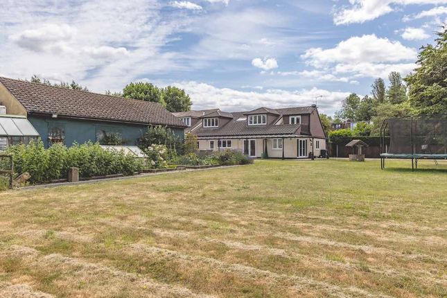 Thorney Mill Road, Iver SL0 4 bed detached bungalow for sale