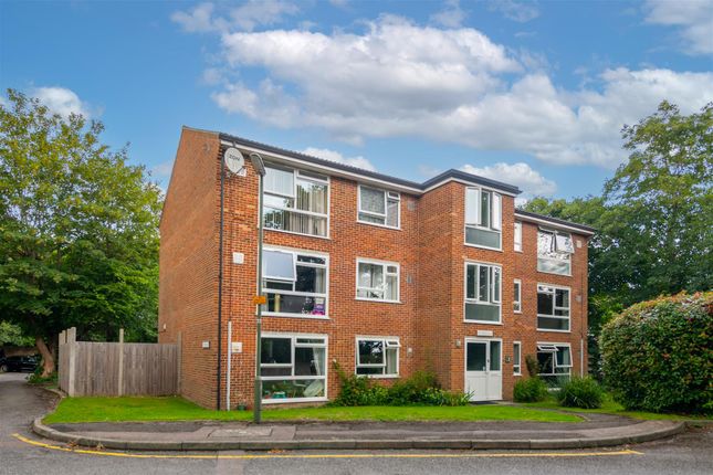 Aurum Close, Horley 2 bed flat for sale