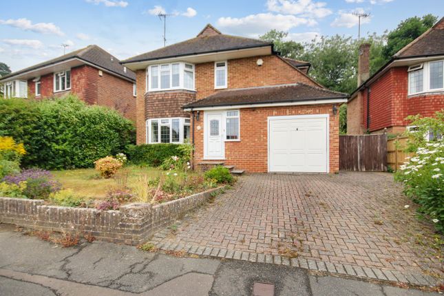 Blount Avenue, East Grinstead, RH19 3 bed detached house for sale