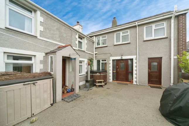 5 bedroom semi-detached house for sale