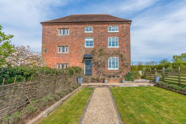 5 bedroom semi-detached house for sale
