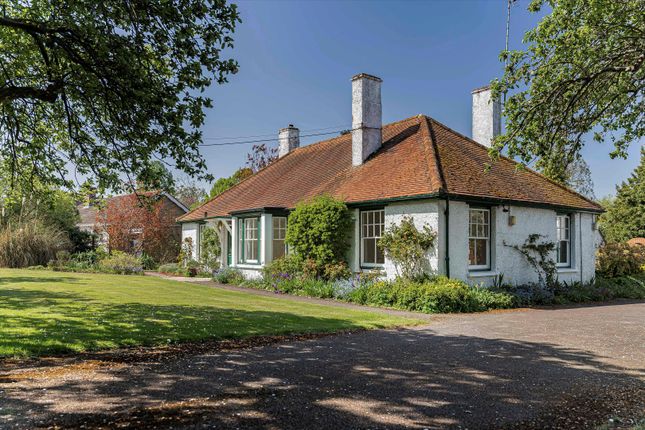 Grove Bridge, Wantage, Oxfordshire, OX12 4 bed detached house for sale