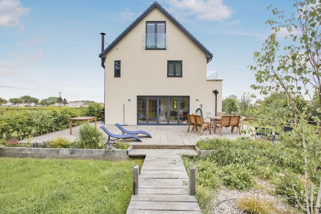 6 bedroom detached house for sale