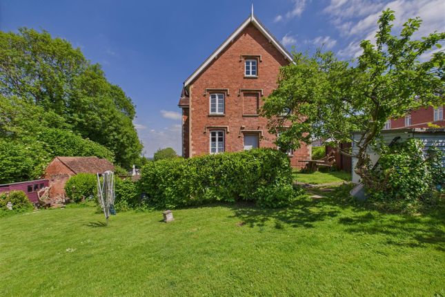 Quest Hills Road, Malvern 4 bed end of terrace house for sale