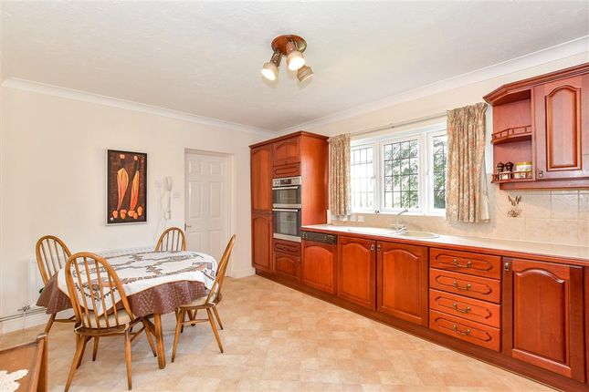 Glebe Park Avenue, Havant, Hampshire 4 bed detached house for sale