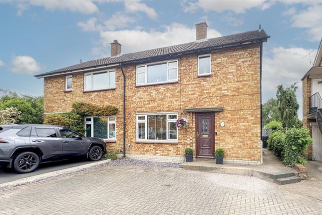 Hampden Place, Frogmore, St. Albans 3 bed semi