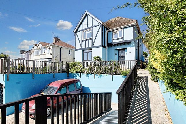 5 bed detached house