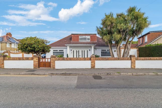 Green Lane, Uxbridge, UB8 2 bed detached bungalow for sale