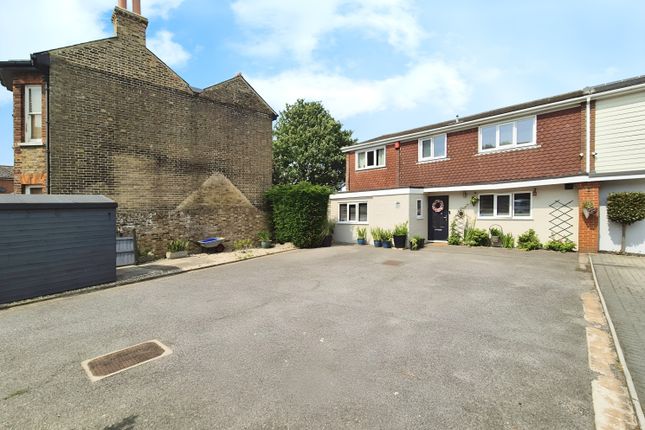 5 bedroom semi-detached house for sale