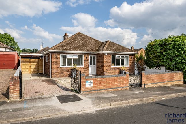 Lynwood Grove, Moredon, Swindon, SN2 3 bed detached bungalow for sale
