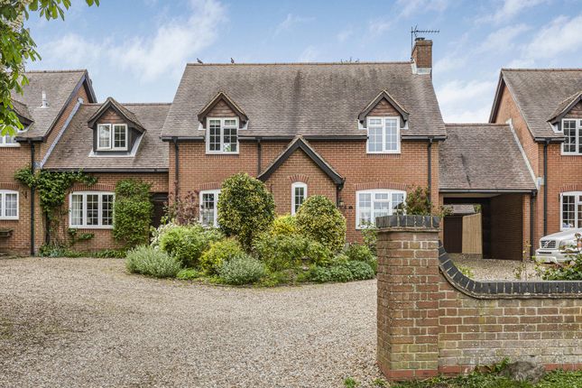 Chestnut Close, Wantage, OX12 4 bed link detached house for sale