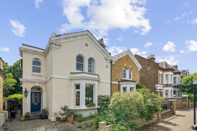 5 bedroom semi-detached house for sale