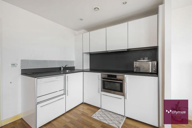 High Road, Romford 2 bed flat for sale