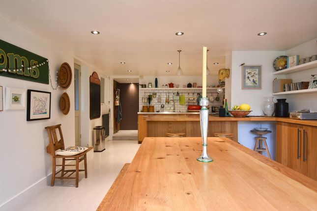 5 bedroom end of terrace house for sale
