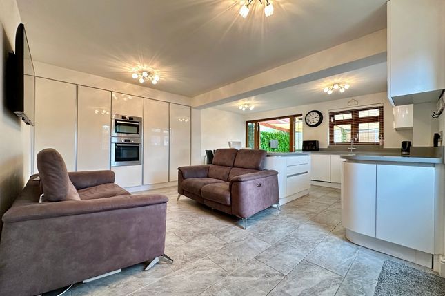 Ian Road, Billericay CM12 3 bed detached house for sale