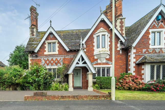 The Street, Tidmarsh, Berkshire 2 bed semi