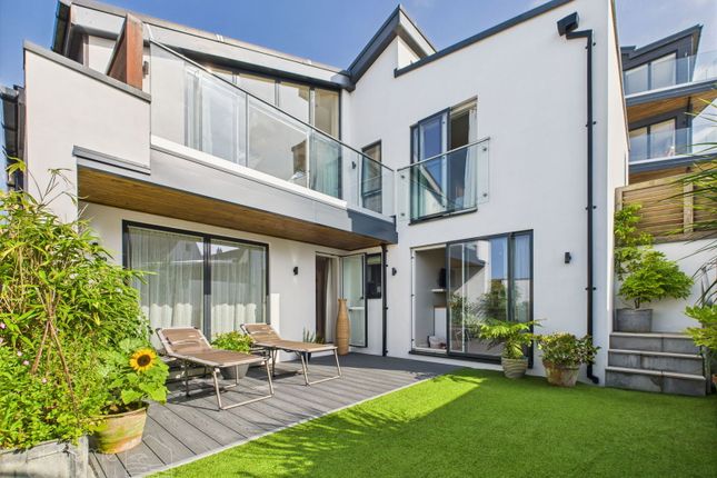 Pentire Avenue, Newquay TR7 4 bed detached house for sale