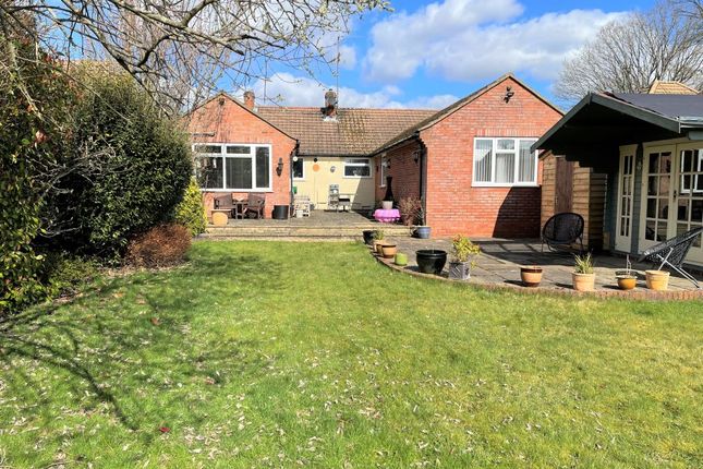 Firgrove Road, Whitehill GU35 4 bed detached bungalow for sale