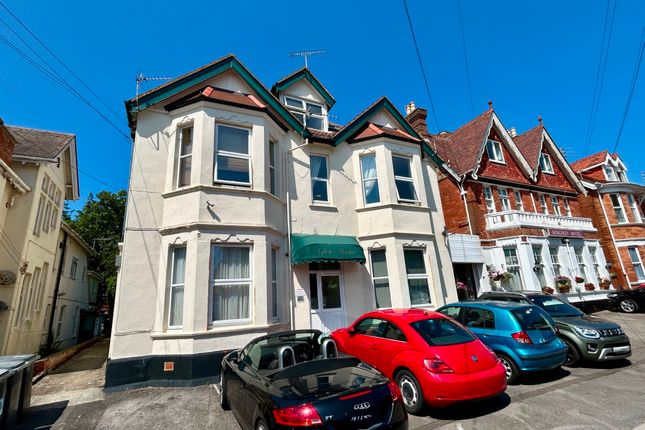 Studio flat with garden close to... Studio for sale