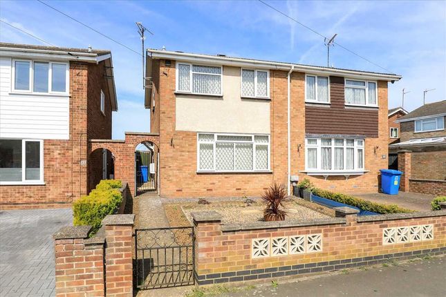 Churchill Way, Burton Latimer 3 bed semi