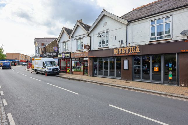Station Road, Addlestone KT15 2 bed flat for sale