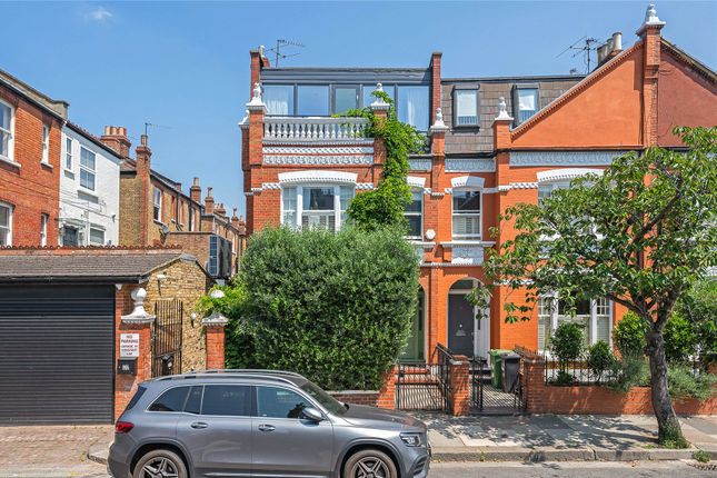 5 bedroom end of terrace house for sale