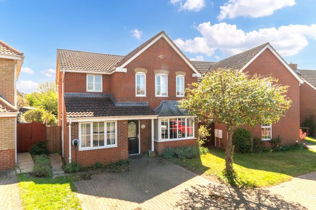 Fieldfare Way, Royston SG8 4 bed detached house for sale
