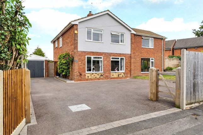 Taylors Lane, Hampshire GU35 4 bed detached house for sale