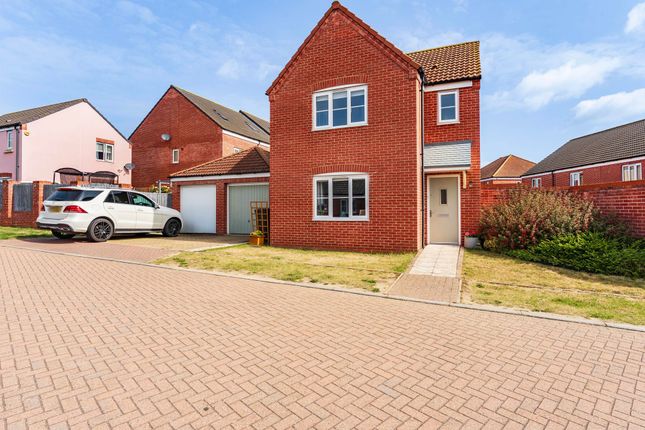 Hunton Road, Oulton 3 bed detached house for sale