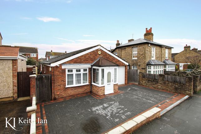 Windmill Lane, Cheshunt, EN8 2 bed detached bungalow for sale