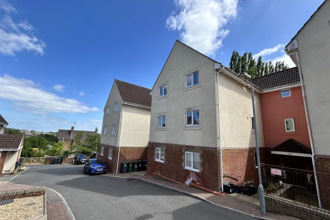 Phoenix Close, Chippenham 2 bed flat for sale